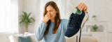 Togliere cattivi odori scarpe: come eliminare la puzza dalle scarpe